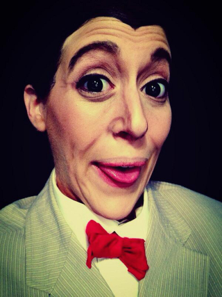 Illustration for article titled Self-Taught Make-up Artist Transforms Herself Into Iconic Characters